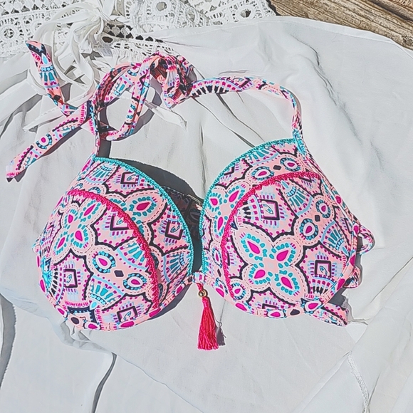 Swimsuit Top - Picture 1 of 3